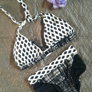 Old Navy Black & White Graphic Bikini